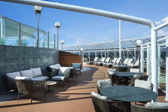 MSC Cruises MSC Fantasia The One Bar - Credit - Ivan Sarfatti - MSC Rights 2.jpg